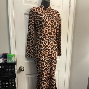 Fitted cheetah 🐆 print dress.